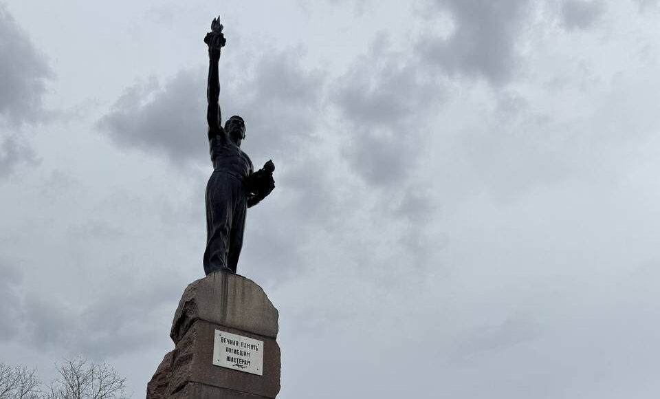 Памятник шахтерам. Фото из телеграм-канала главы Черногорска Памятник шахтерам. Фото из телеграм-канала главы Черногорска