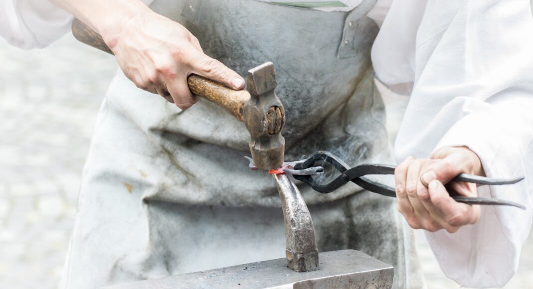 Изображение из фотобанка Кузнец