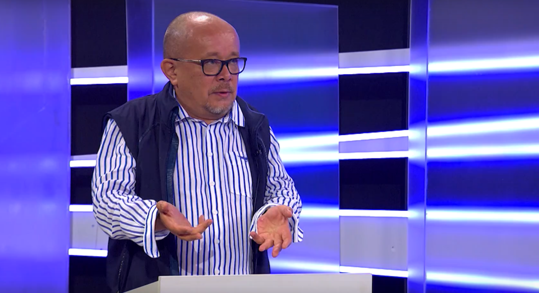 Андрей Тенишев в программе «Аргументы». Кадр съемки ВГТРК