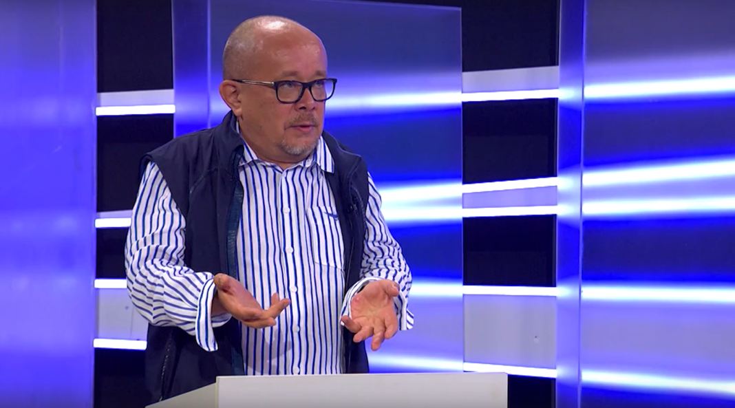 Андрей Тенишев в программе «Аргументы». Кадр съемки ВГТРК