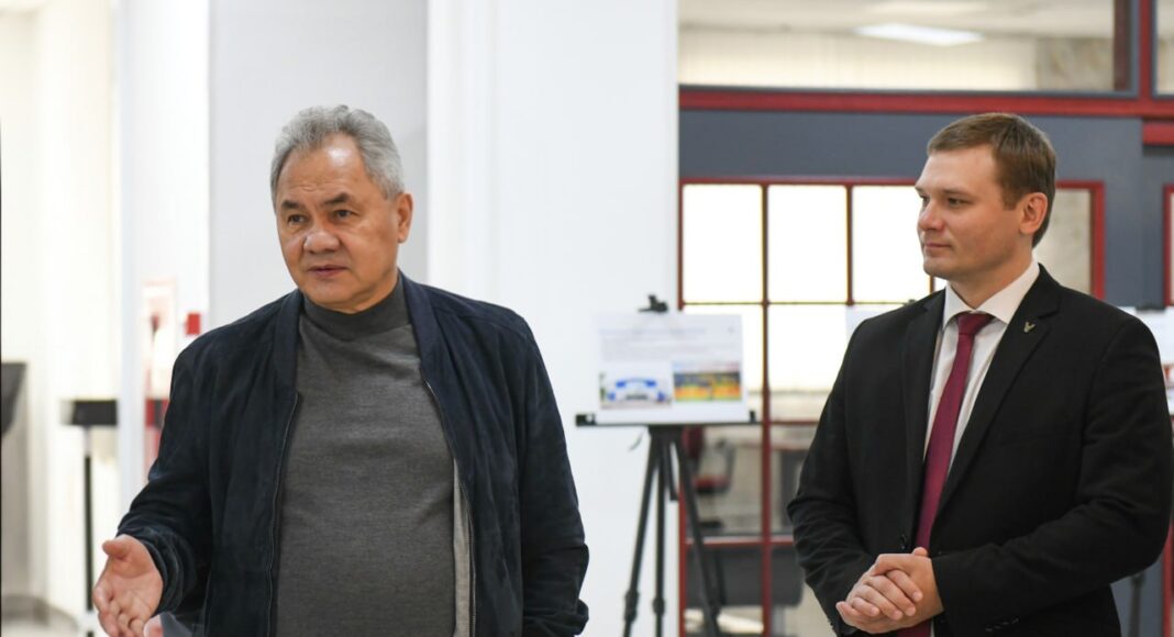 Сергей Шойгу и Валентин Коновалов. Фото из телеграм-канала главы РХ Сергей Шойгу и Валентин Коновалов. Фото из телеграм-канала главы РХ