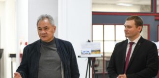 Шойгу в Хакасии проведет совещание по проектам переработки сырья в СФО Сергей Шойгу и Валентин Коновалов. Фото из телеграм-канала главы РХ