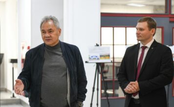 Шойгу в Хакасии проведет совещание по проектам переработки сырья в СФО Сергей Шойгу и Валентин Коновалов. Фото из телеграм-канала главы РХ