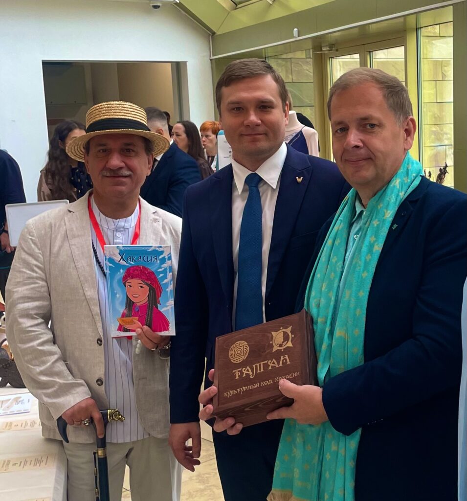 Геннадий Шаталов, Валентин Коновалов и Андрей Попков. Фото со страницы Андрея Попкова