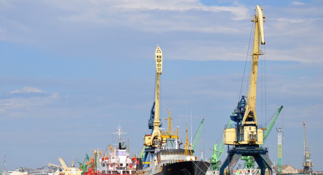 Порт, корабли. Изображение из фотобанка Порт, корабли. Изображение из фотобанка