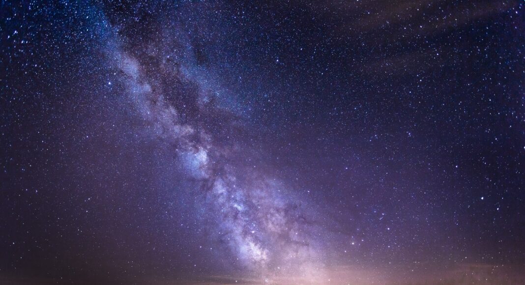 Млечный путь, космос. Изображение из фотобанка