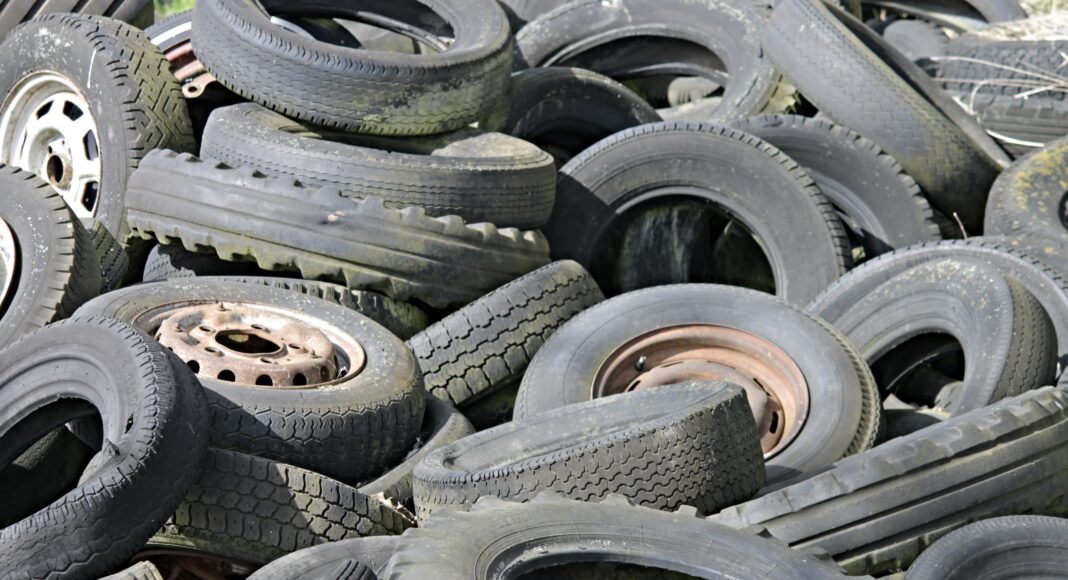 Изображение из фотобанка Шины, покрышки