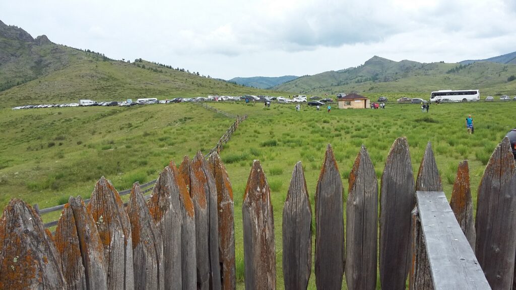 Ах-тас в долине Кюг. Фото предоставил Иван Кукарцев