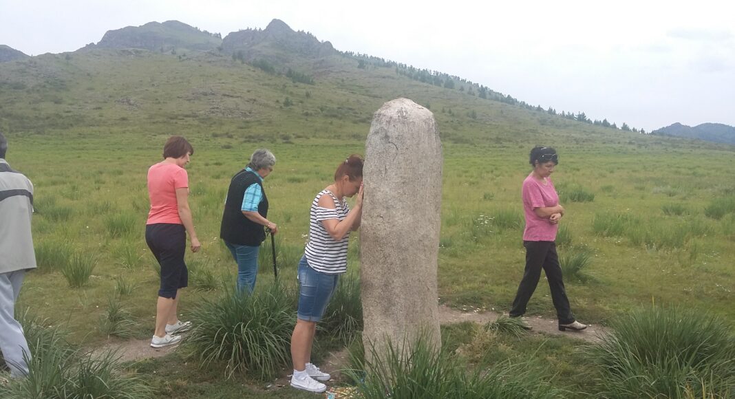 Ах-тас в долине Кюг. Фото предоставил Иван Кукарцев