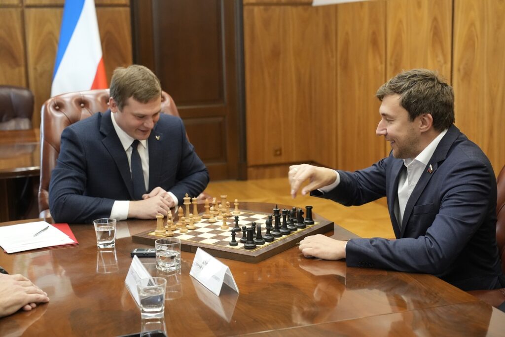 Валентин Коновалов и Сергей Карякин. Фото предоставлено пресс-службой главы РХ