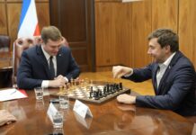 Валентин Коновалов и Сергей Карякин. Фото предоставлено пресс-службой главы РХ