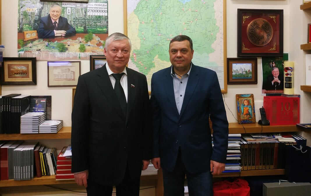 Анатолий Карпов и Александр Мяхар. Фото предоставлено из личного архива Александра Мяхара