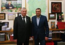 Анатолий Карпов и Александр Мяхар. Фото предоставлено из личного архива Александра Мяхара