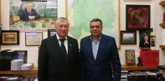 Анатолий Карпов и Александр Мяхар. Фото предоставлено из личного архива Александра Мяхара