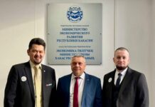 Игорь Арчимаев, Александр Мяхар, Евгений Воронков. Фото пресс-службы Министерства экономразвития Хакасии