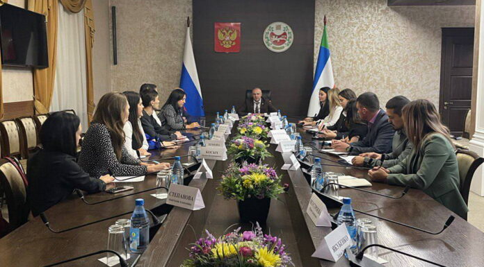 В Молодежном правительстве Хакасии изучают основы внутренней политики республики Фото из телеграм-канала Молодежного правительства РХ