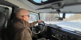 Сергей Сокол за рулем. Фото из телеграм-канала