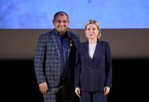 Музыкант из Хакасии получил медаль Твардовского Фото Минкультуры РФ