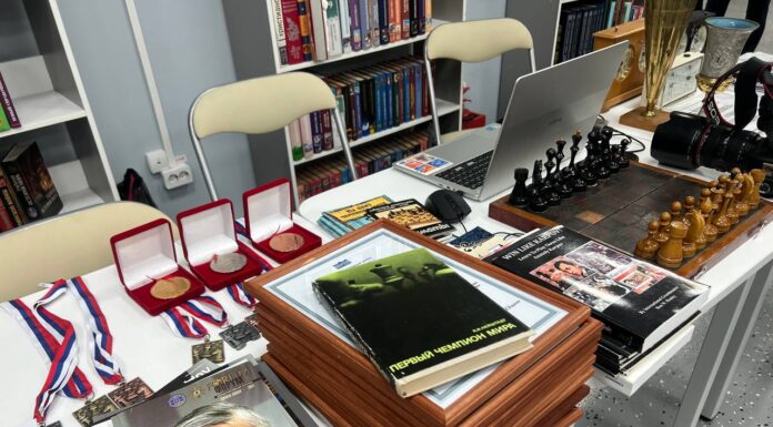 Черногорские школьники получили напутствие от чемпиона мира Подарки и призы от Анатолия Карпова