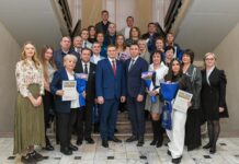 В Хакасии наградили победителей федерального этапа конкурса «100 лучших товаров России» Фото со страницы главы РХ