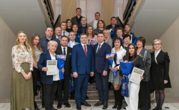 В Хакасии наградили победителей федерального этапа конкурса «100 лучших товаров России» Фото со страницы главы РХ