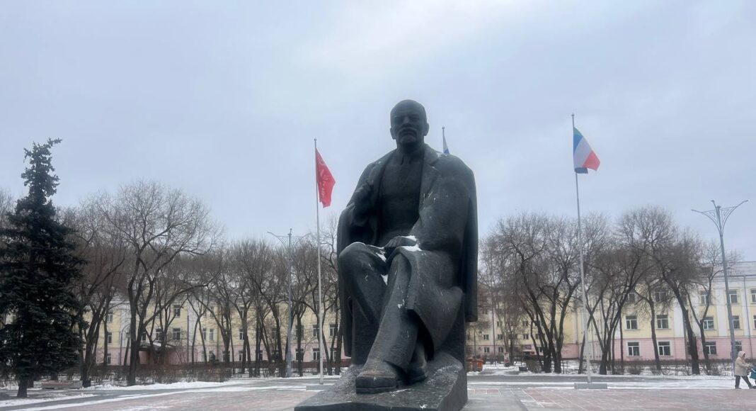 Памятник Ленину. Фото pulse19.ru
