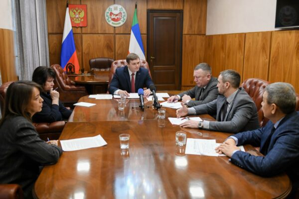 Глава Хакасии провел совещание по безопасности в новогодние праздники