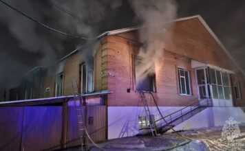 В Абакане горел мебельный магазин Фото МЧС