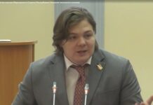 ЛДПР обвиняет Минфин и Минэк Хакасии в финансовом кризисе Михаил Молчанов на сессии ВС РХ