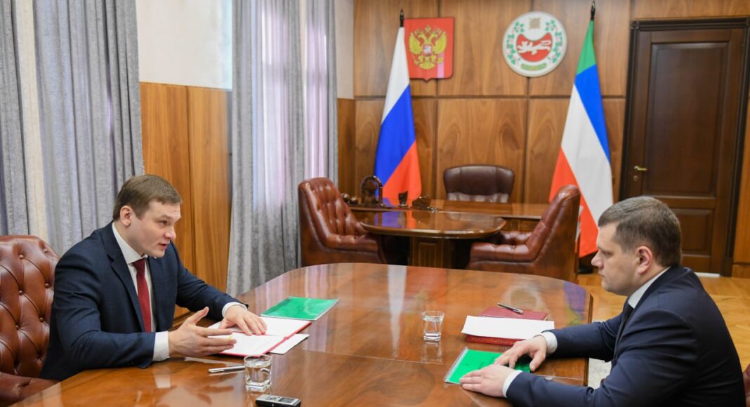 Валентин Коновалов и Владимир Лебедев. Фото из телеграм-канала главы РХ