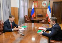 Валентин Коновалов и Владимир Лебедев. Фото из телеграм-канала главы РХ