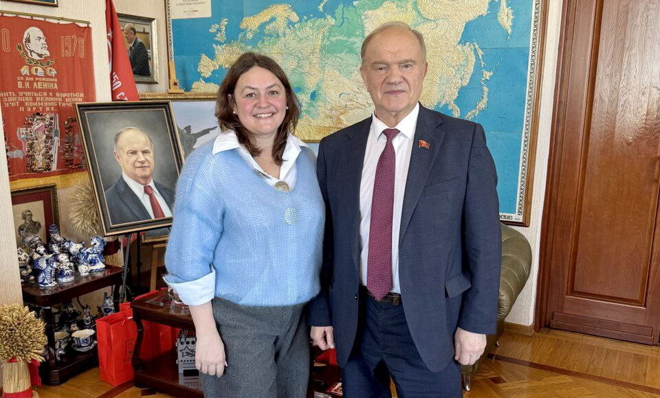 Елена Гопина и Геннадий Зюганов. Фото из телеграм-канала Елены Гопиной Елена Гопина и Геннадий Зюганов. Фото из телеграм-канала Елены Гопиной