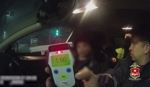 В Черногорске пьяный бесправник, пытаясь скрыться от ГАИ, разбил купленный накануне автомобиль