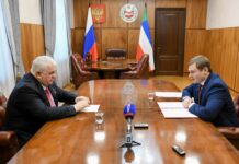 Казбек Тайсаев и Валентин Коновалов. Фото предоставлено пресс-службой главы РХ