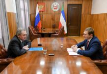 Николай Шульгинов и Валентин Коновалов. Фото предоставлено пресс-службой главы РХ