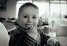 ребенок, ребенок ест