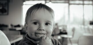 ребенок, ребенок ест