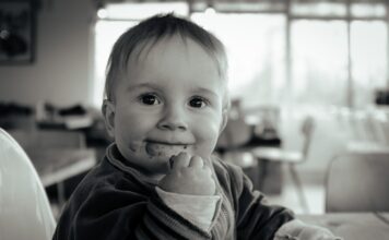 ребенок, ребенок ест