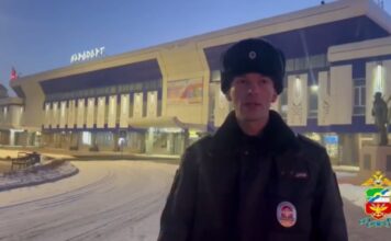 В Хакасии транспортный полицейский спас замерзающего человека Кадр съемки УТ МВД