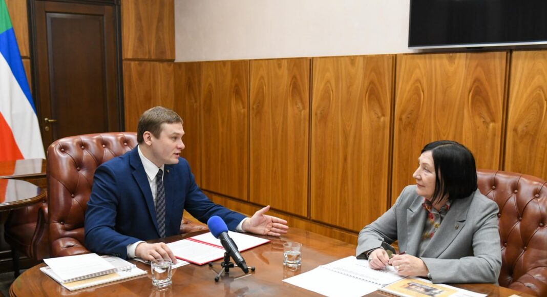 Валентин Коновалов и Светлана Окольникова. Фото из телеграм-канала главы РХ