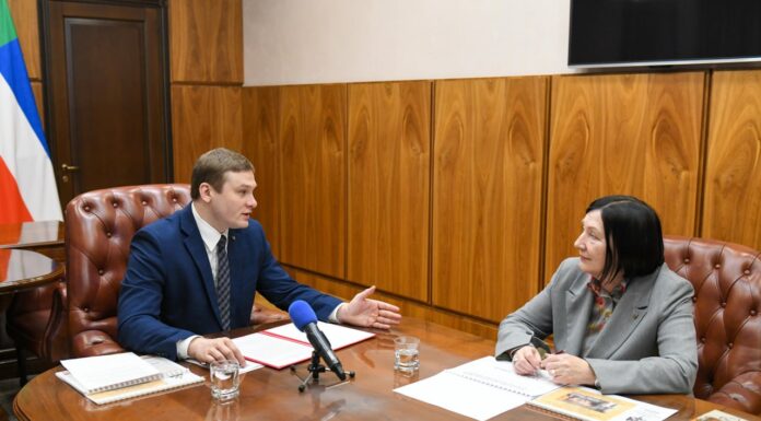 Валентин Коновалов и Светлана Окольникова. Фото из телеграм-канала главы РХ