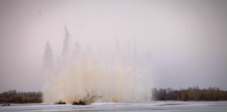 В Хакасии начали взрывать лед Фото предоставлено пресс-службой Управления по ГО, ЧС и ПБ РХ