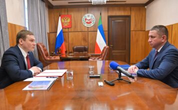 Валентин Коновалов и Роман Ковтун. Фото пресс-службы главы РХ