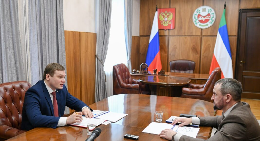 Валентин Коновалов и Максим Виноградов. Фото пресс-службы главы РХ