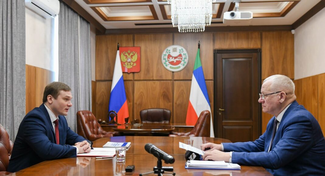 Валентин Коновалов и Анатолий Бутенко. Фото пресс-службы главы РХ