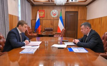 Валентин Коновалов и Виталий Пестриков. Фото пресс-службы главы РХ