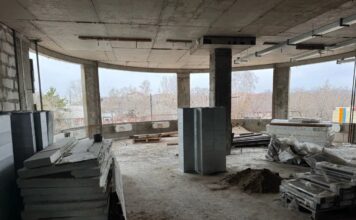 В Черногорске продолжается активное строительство детской поликлиники после смены подрядчика Фото из телеграм-канала Дмитрия Бученика