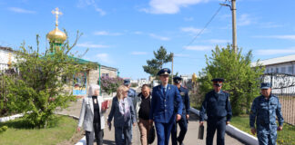 Прокурору и советнику Уполномоченного по правам человека в Хакасии показали, как живут заключенные Фото предоставлено пресс-службой УФСИН по РХ