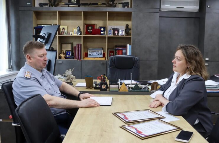 Глава Черногорска обсудила с руководством УФСИН сотрудничество по городским проектам Андрей Мисюра и Елена Гопина. Фото со страницы Елены Гопиной