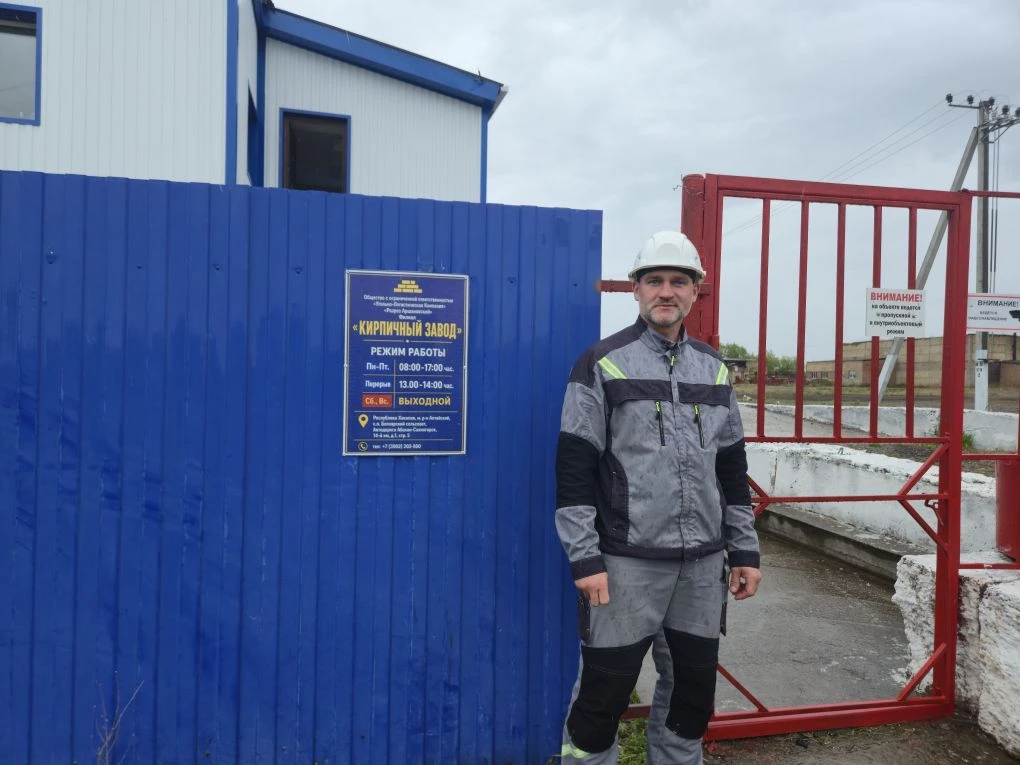Директор кирпичного завода Денис Дехерт